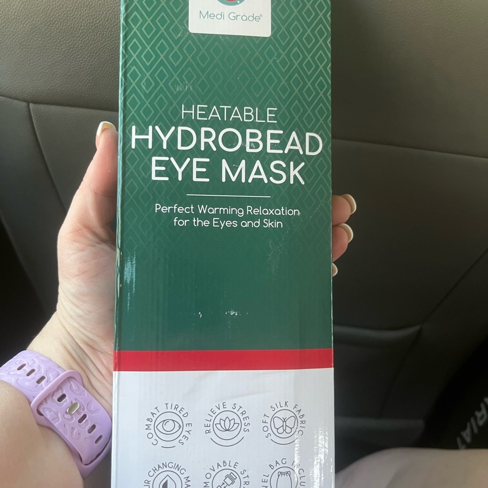 Green Heatable Eye Mask for Relaxation